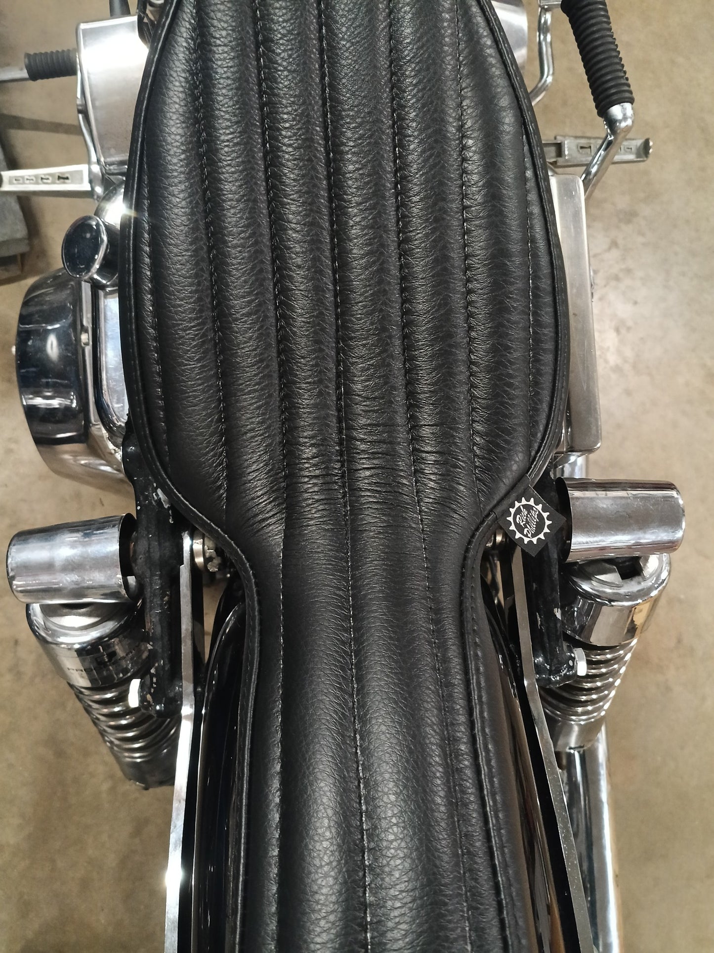 Swing arm chopper cobra seat Black Leather Front to Back Pleates for Panhead and Shovelhead frames